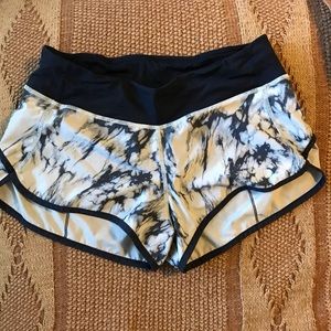 Lululemon shorts size 6